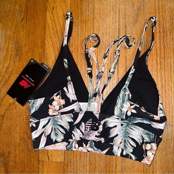 NWT XS (8) New Balance Evolve Sports Bra Strappy Plunge WB91474 Non Wired Padded - Picture 5 of 6